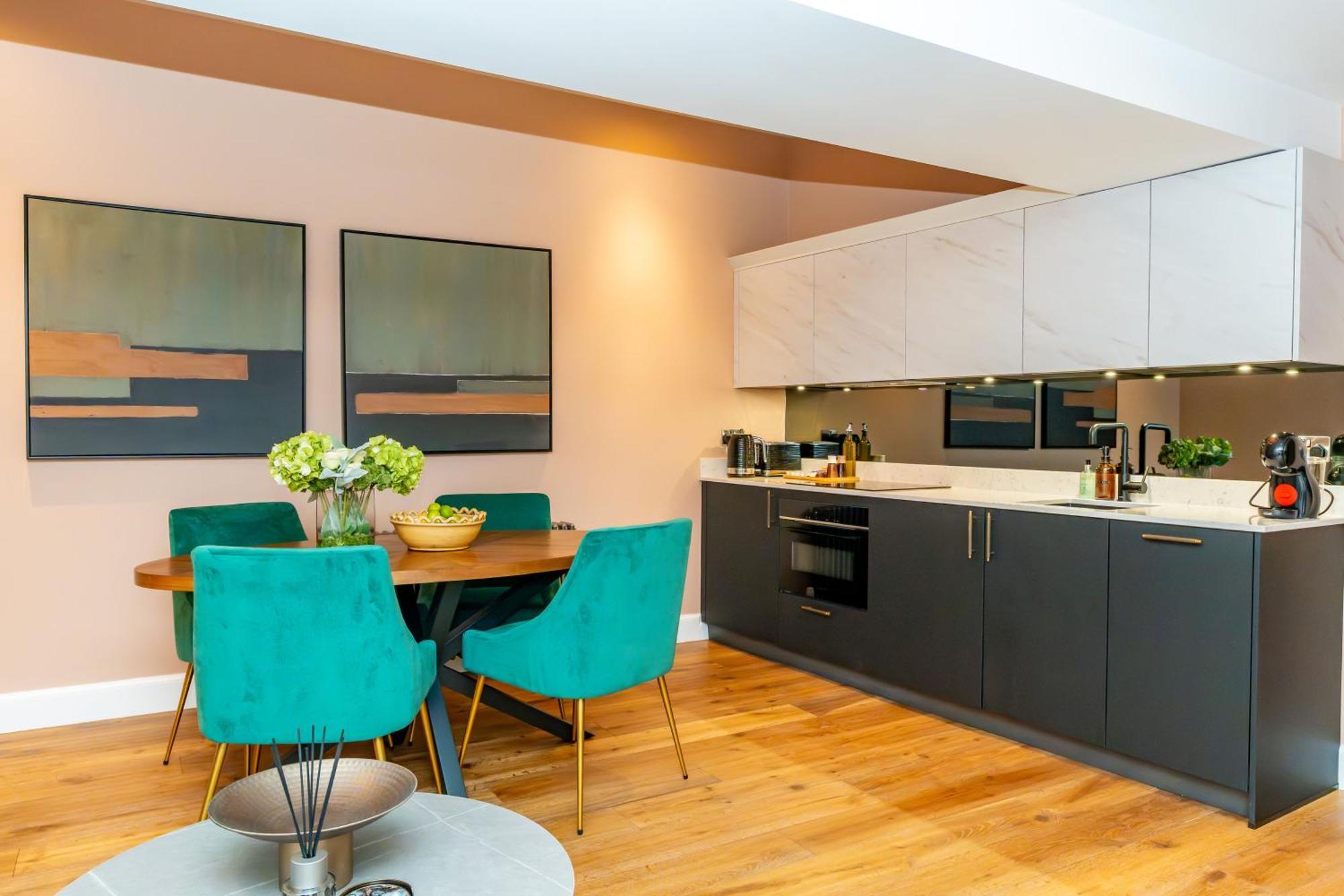 אדינבורו Dragon Suites Luxury Apartments At 9 Albyn Place מראה חיצוני תמונה