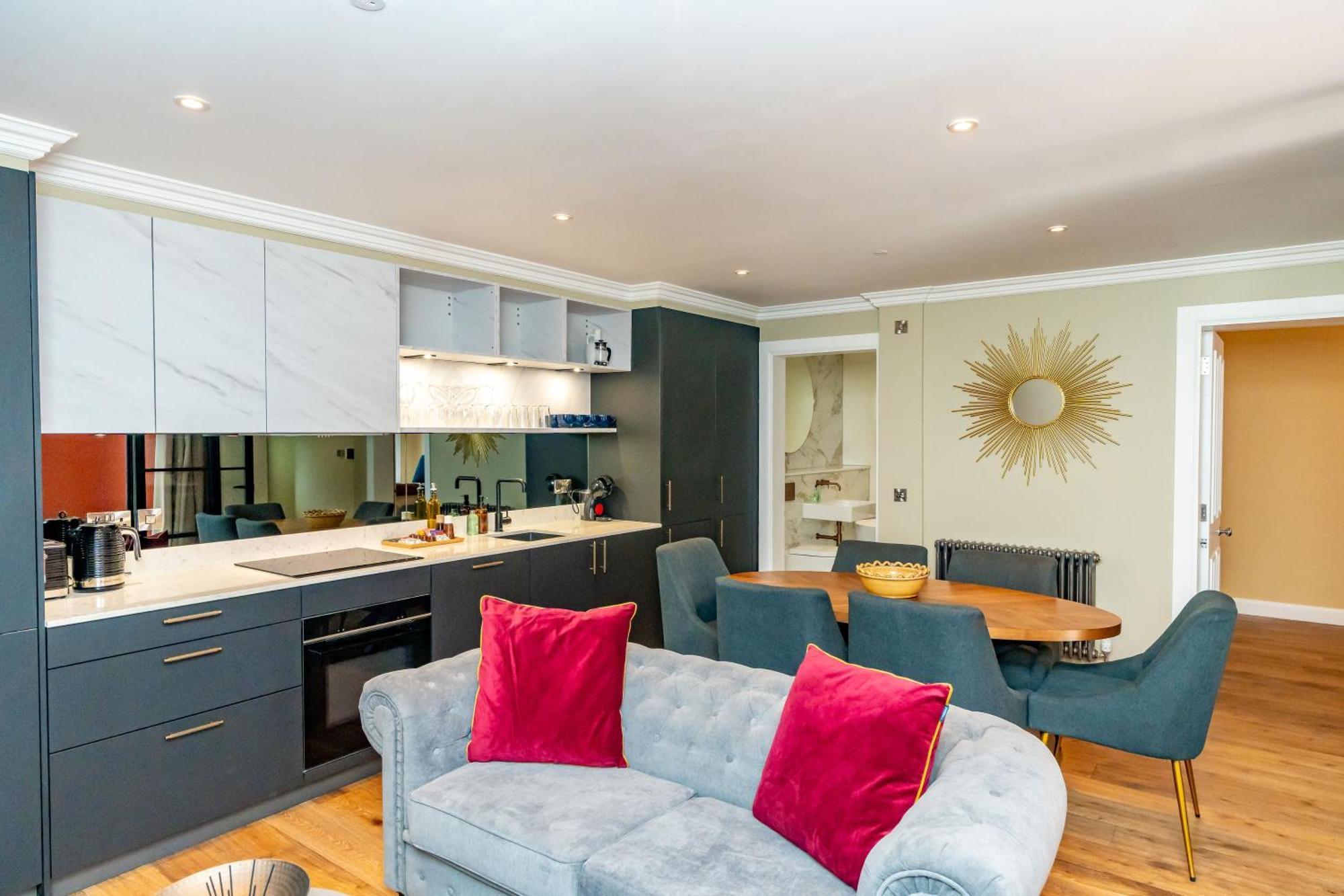אדינבורו Dragon Suites Luxury Apartments At 9 Albyn Place מראה חיצוני תמונה