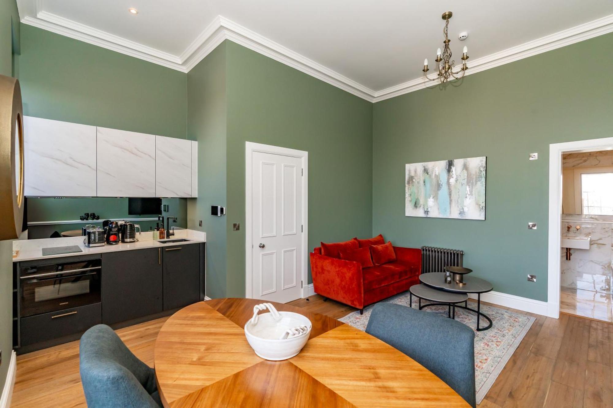 אדינבורו Dragon Suites Luxury Apartments At 9 Albyn Place מראה חיצוני תמונה