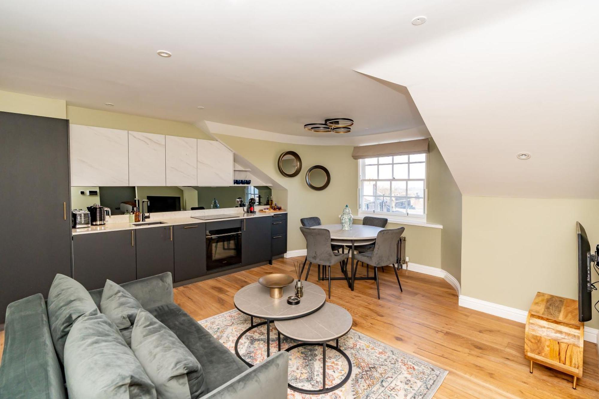 אדינבורו Dragon Suites Luxury Apartments At 9 Albyn Place מראה חיצוני תמונה