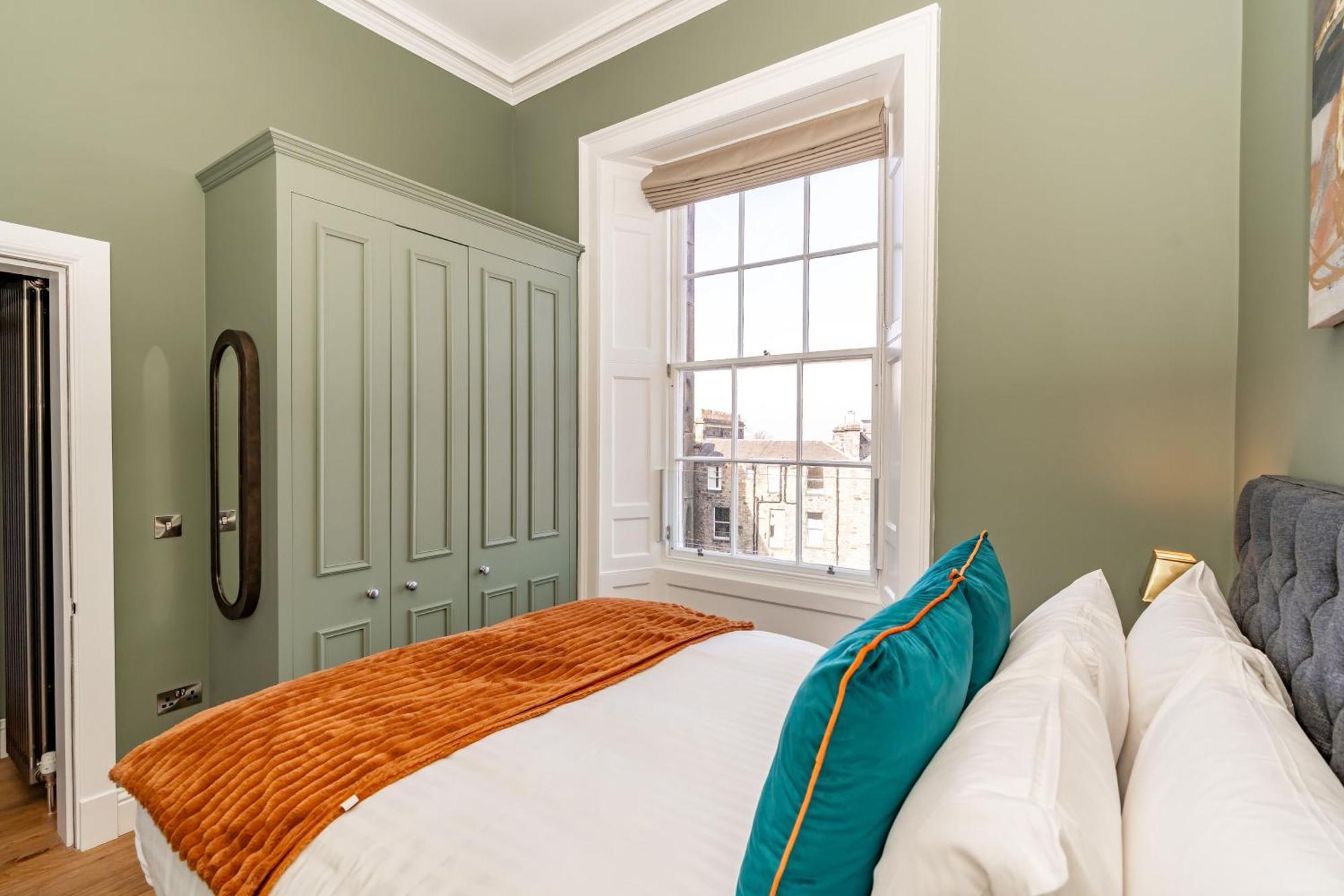 אדינבורו Dragon Suites Luxury Apartments At 9 Albyn Place מראה חיצוני תמונה