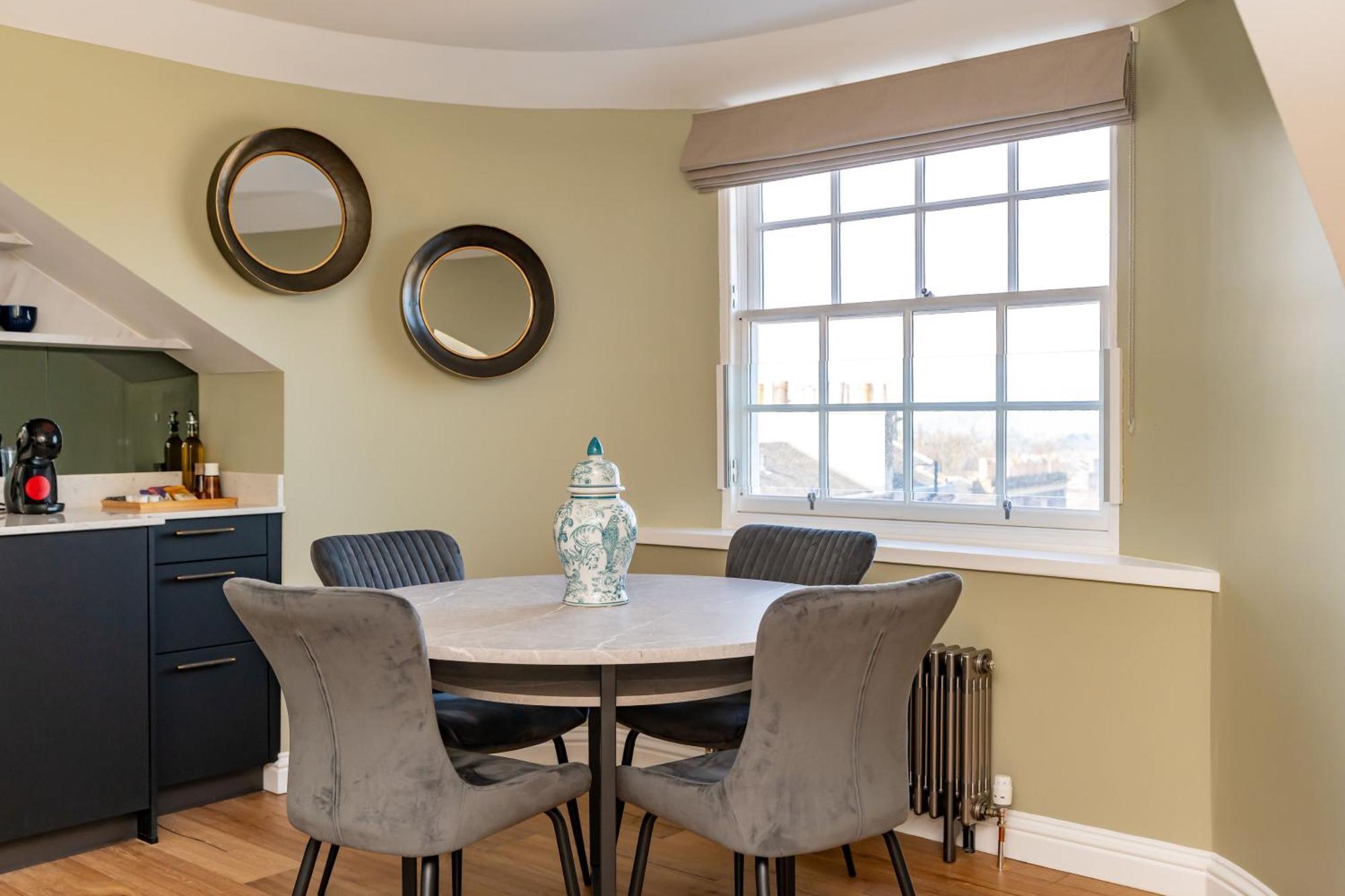 אדינבורו Dragon Suites Luxury Apartments At 9 Albyn Place מראה חיצוני תמונה