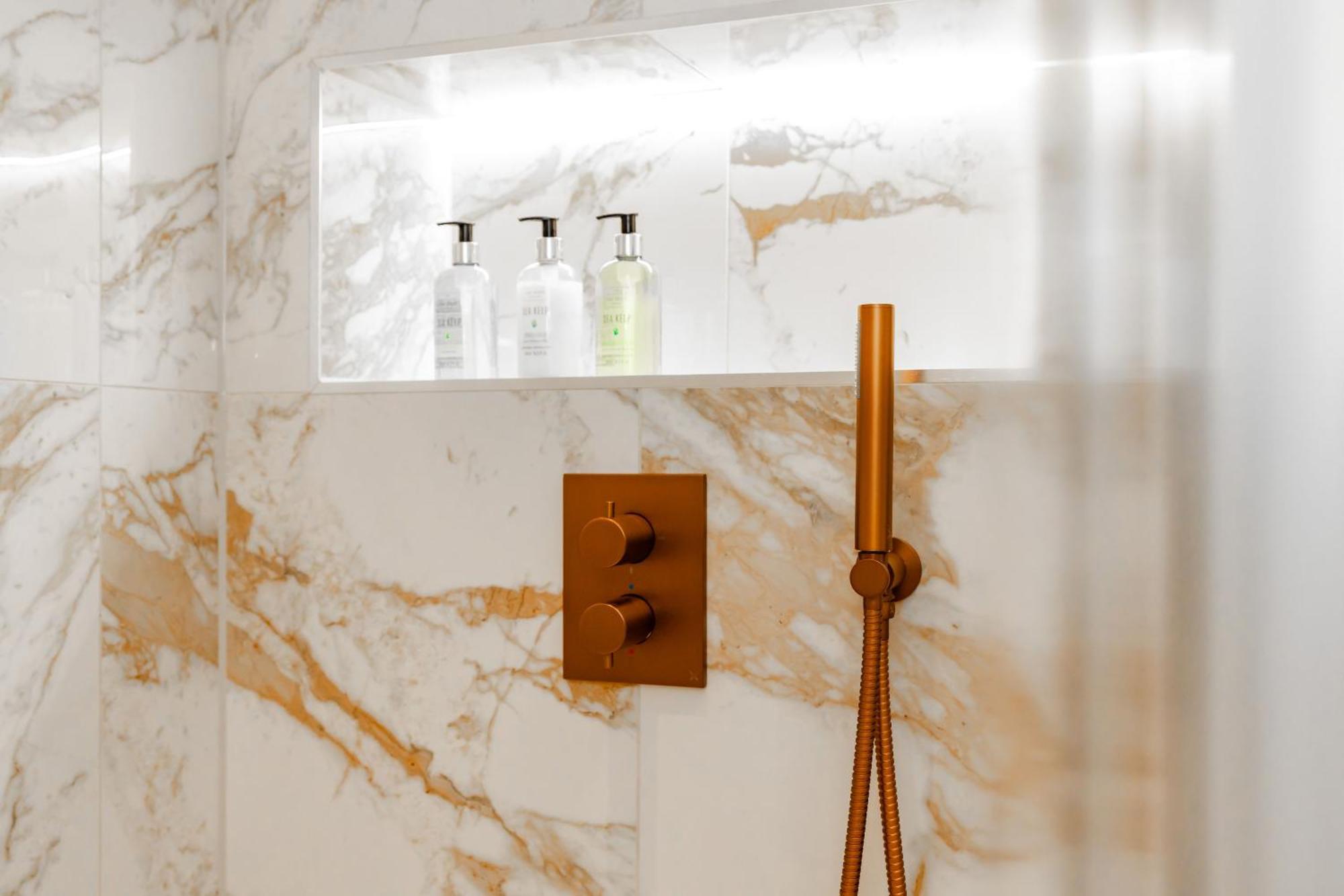 אדינבורו Dragon Suites Luxury Apartments At 9 Albyn Place מראה חיצוני תמונה